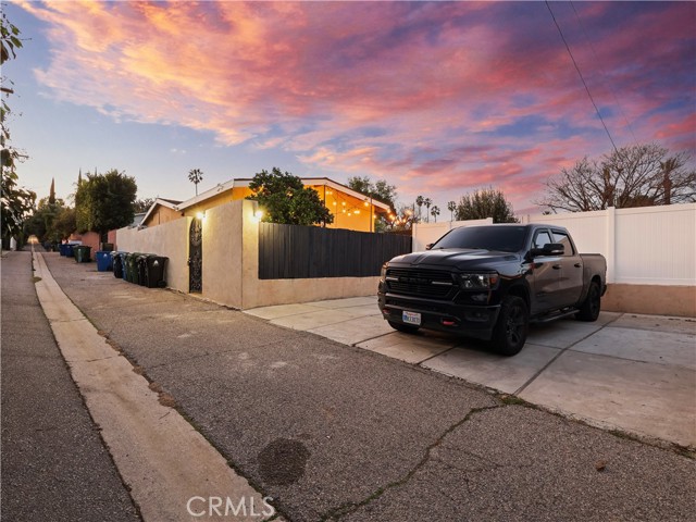 Detail Gallery Image 20 of 22 For 20324 Oxnard St, Woodland Hills,  CA 91367 - 6 Beds | 3 Baths
