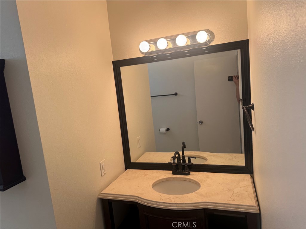 https://media.crmls.org/medias/1e96262f-d3b5-4c82-be7a-06b3416909da.jpg?preset=X-Large