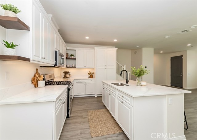 7460 Jersey Street, Chino CA: https://media.crmls.org/medias/1e96372a-98ca-42e7-a01d-a1bbc218f760.jpg