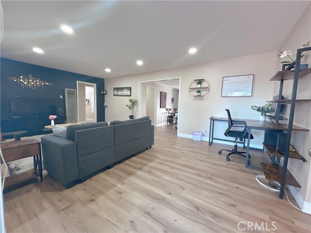 1125 E E st, Ontario CA: https://media.crmls.org/medias/1e96529a-3e80-4d89-820a-82f1b2542e2c.jpg