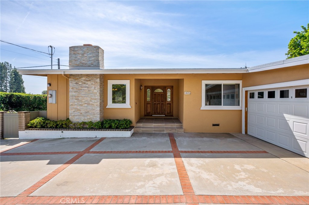 1935 W 1st
