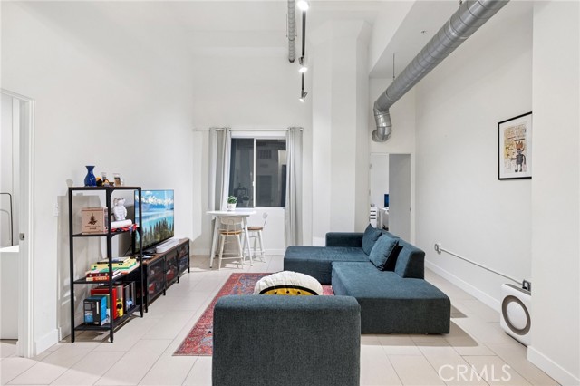 939 S BROADWAY, Los Angeles CA: https://media.crmls.org/medias/1e976d6e-be16-4040-b022-4b7280040a44.jpg