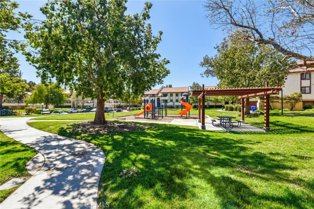 https://media.crmls.org/medias/1e97bfe0-e55a-4911-86fe-05143670a31c.jpg?preset=X-Large