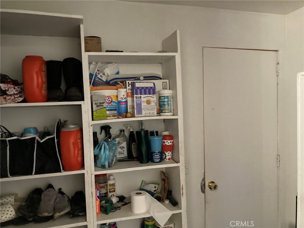 https://media.crmls.org/medias/1e999a14-cba7-4823-b43e-9872ea847005.jpg?preset=X-Large