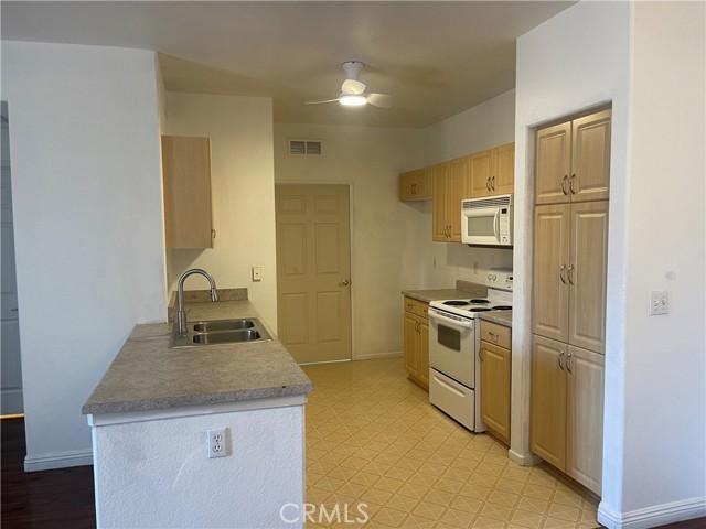 24909 Madison Avenue, Murrieta CA: https://media.crmls.org/medias/1e99b9c3-1635-4034-9752-25904c62b439.jpg