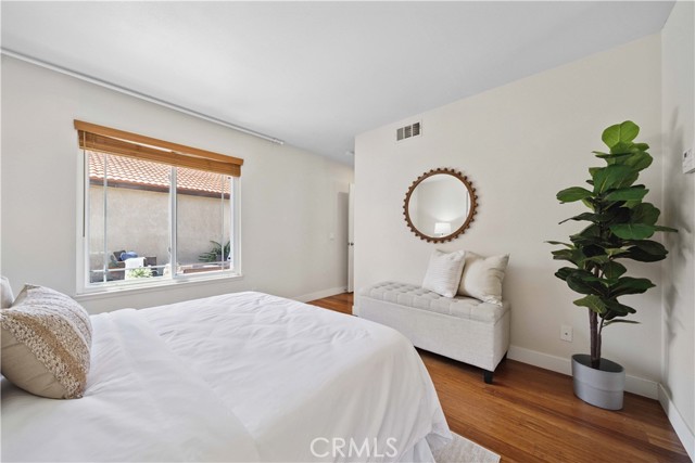 10 Windrow, Irvine CA: https://media.crmls.org/medias/1e9a0b3e-5a26-4d24-8276-fa44b860e328.jpg