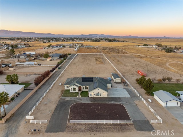 Detail Gallery Image 2 of 56 For 8127 W Avenue E12, Lancaster,  CA 93536 - 3 Beds | 2/1 Baths