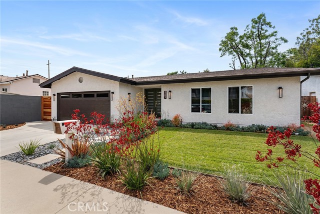 Detail Gallery Image 2 of 42 For 5607 Royer Ave, Woodland Hills,  CA 91367 - 4 Beds | 2 Baths