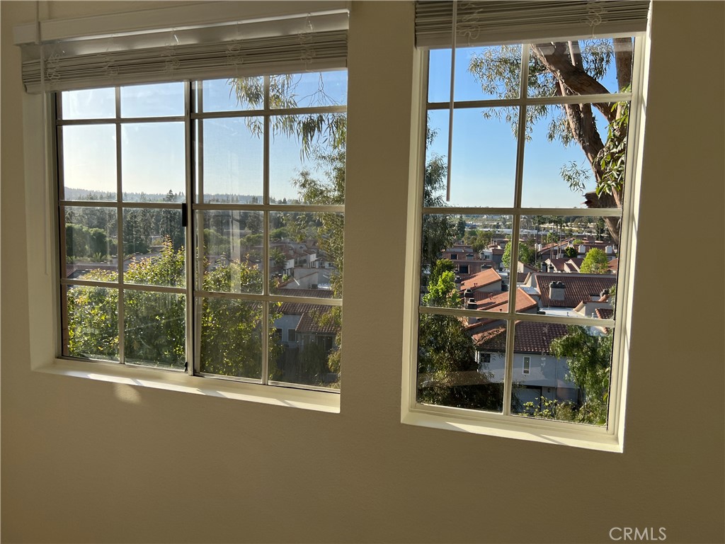 https://media.crmls.org/medias/1e9c502c-50cd-4a1a-9e99-39af019c75d9.jpg?preset=X-Large