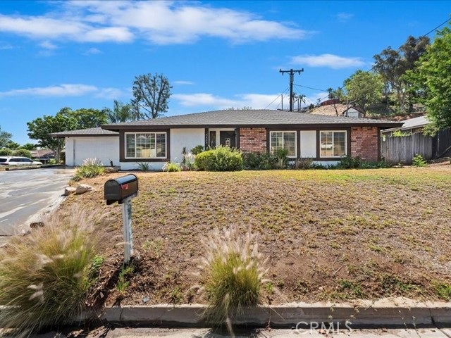 5430 Avenue Juan Bautista, Jurupa Valley CA: https://media.crmls.org/medias/1e9c6702-ada3-426f-907f-95d9fb78b2ed.jpg