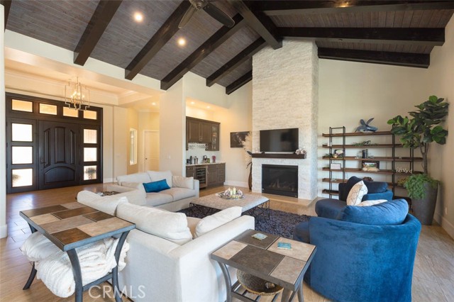 Detail Gallery Image 6 of 55 For 2260 Panoramic, Vista,  CA 92084 - 3 Beds | 5/1 Baths