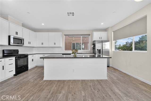 Detail Gallery Image 17 of 55 For 8405 N Fusion, Northridge,  CA 91325 - 4 Beds | 4 Baths