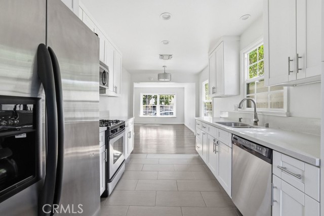 Detail Gallery Image 17 of 54 For 16937 Hartland, Lake Balboa,  CA 91406 - 2 Beds | 2 Baths