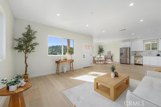 3722 Lomitas Drive, Los Angeles CA: https://media.crmls.org/medias/1e9d9135-e8e2-4978-9f0e-d47a7c223eef.jpg