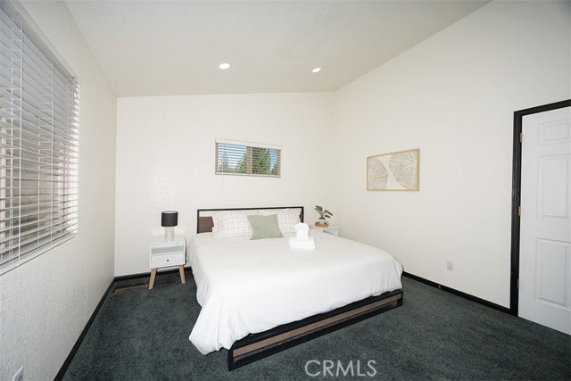 39607 Forest Road, Big Bear Lake CA: https://media.crmls.org/medias/1e9db96a-d9de-433d-b130-29e5473f8055.jpg