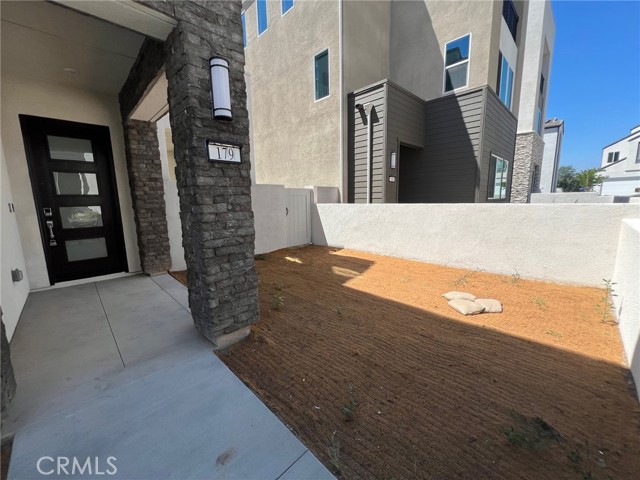179 Sawbuck, Irvine CA: https://media.crmls.org/medias/1e9dd0f7-0bfe-4419-95f6-4c303902ec3f.jpg
