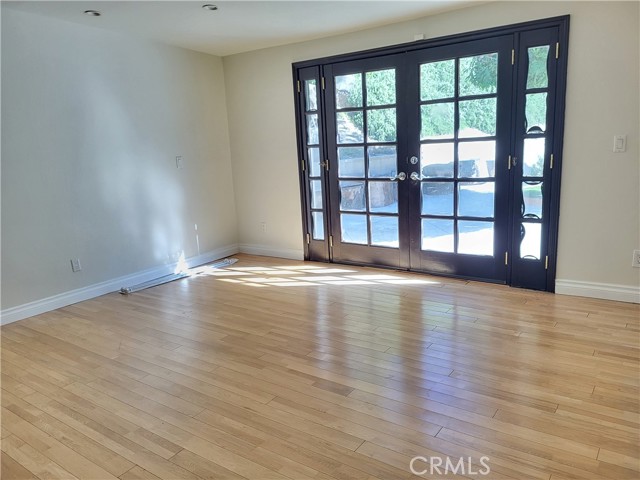 Detail Gallery Image 8 of 22 For 5700 Kelvin, Woodland Hills,  CA 91367 - 3 Beds | 3 Baths