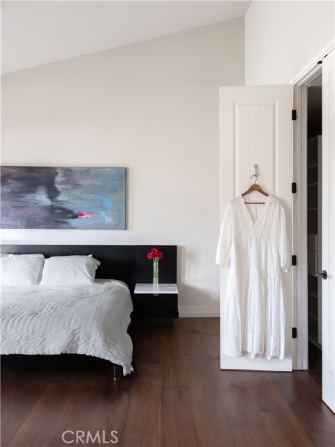 2420 Bowmont Drive, Beverly Hills CA: https://media.crmls.org/medias/1e9f0de9-e6a6-4edb-81aa-6f0c8c21b155.jpg