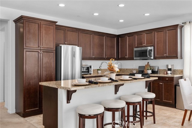 Detail Gallery Image 7 of 19 For 208 Parkview Dr, Calimesa,  CA 92320 - 4 Beds | 2 Baths