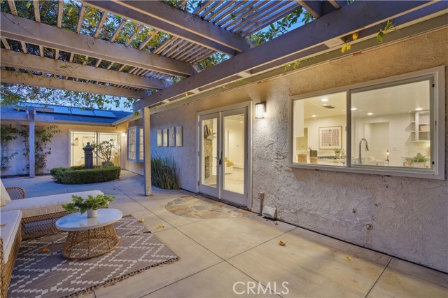 13811 Palace Way, Tustin CA: https://media.crmls.org/medias/1ea0222b-bcd3-4505-ae35-27e1a8e2f4ad.jpg