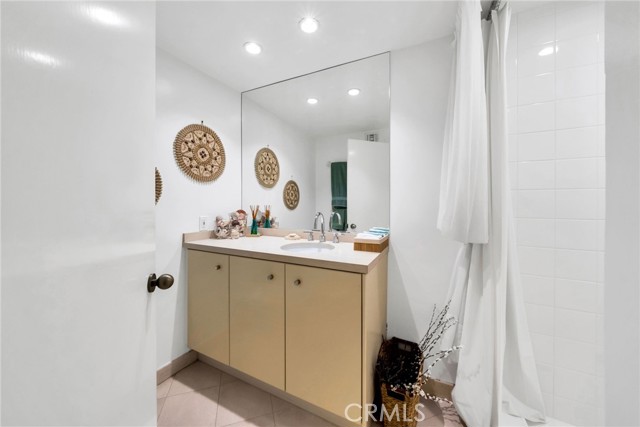 Detail Gallery Image 17 of 37 For 7259 Hillside Ave #102,  Los Angeles,  CA 90046 - 2 Beds | 2 Baths