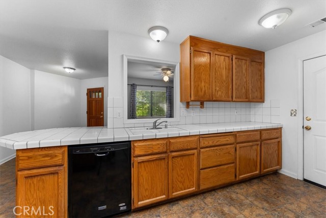 22022 Grove Circle, Red Bluff CA: https://media.crmls.org/medias/1ea0c04b-fcf6-4d63-a24f-848b6a3a3e3f.jpg
