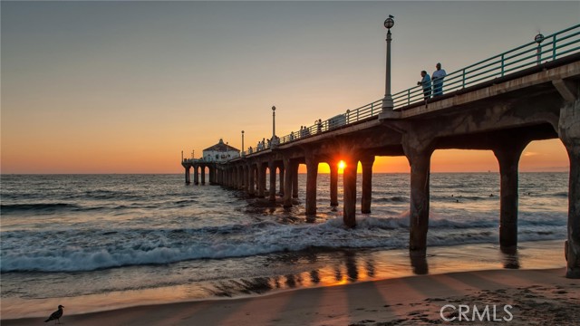 2208 The Strand, Manhattan Beach CA: https://media.crmls.org/medias/1ea12216-4662-400d-b3c4-c1113ed9bd19.jpg