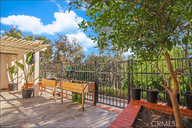 21055 Avenida Magnifica, Lake Forest CA: https://media.crmls.org/medias/1ea25e77-ab5a-4fa6-93b8-f8d766c2c70a.jpg