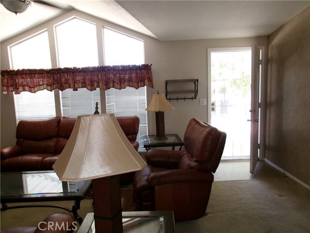 Detail Gallery Image 37 of 61 For 13983 Silver Lake Pl, Victorville,  CA 92395 - 3 Beds | 2 Baths