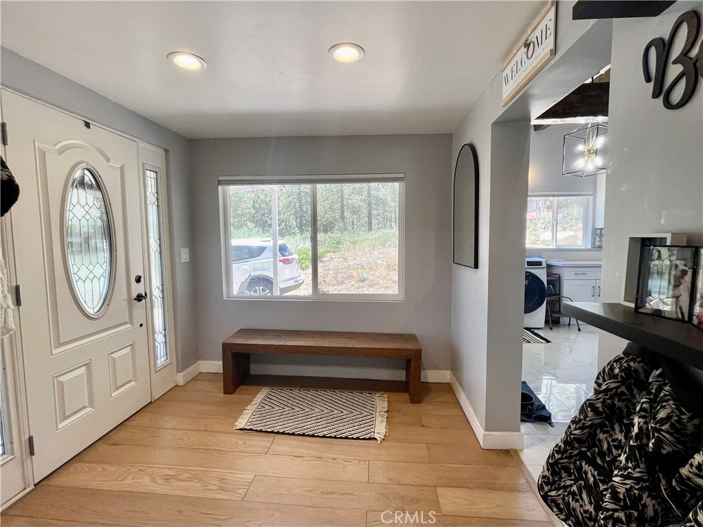 https://media.crmls.org/medias/1ea2bc51-fedc-47b4-bd87-e605e29ffc2c.jpg?preset=X-Large