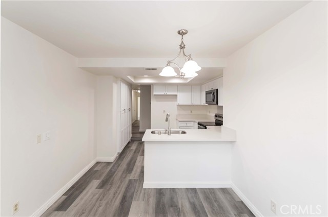 Detail Gallery Image 3 of 33 For 2518 Greenwich Dr, Fullerton,  CA 92833 - 3 Beds | 2 Baths