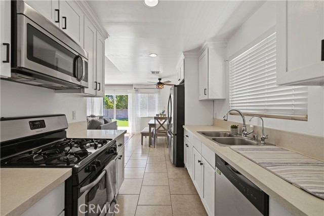 Detail Gallery Image 9 of 44 For 45423 Sancroft Ave, Lancaster,  CA 93535 - 4 Beds | 2 Baths
