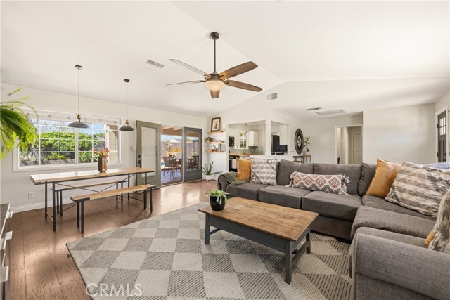 Detail Gallery Image 7 of 29 For 2041 Lupin St, Simi Valley,  CA 93065 - 3 Beds | 2 Baths