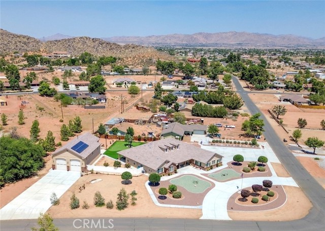 Detail Gallery Image 2 of 73 For 14260 Chinook Rd, Apple Valley,  CA 92307 - 5 Beds | 5/3 Baths