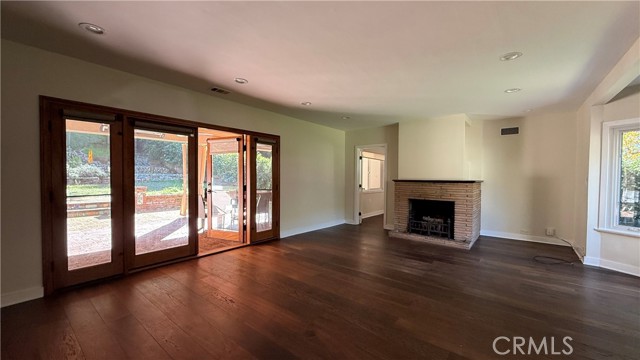 Detail Gallery Image 7 of 31 For 2248 E Chevy Chase, Glendale,  CA 91206 - 3 Beds | 3 Baths