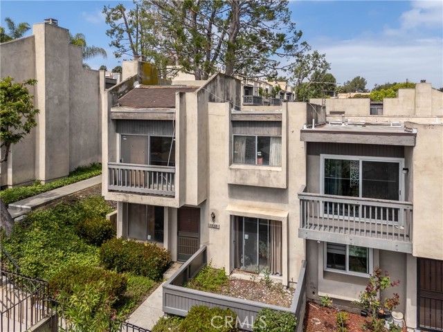 Detail Gallery Image 2 of 37 For 1828 Rainbow Terrace Ln, Montebello,  CA 90640 - 3 Beds | 1/1 Baths