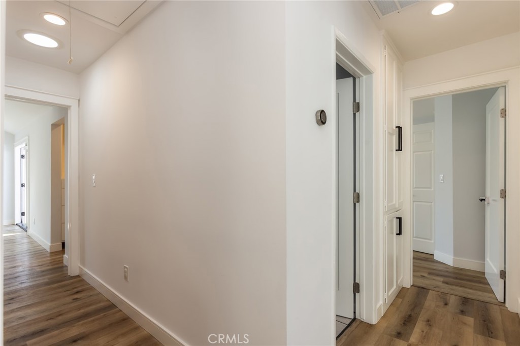 https://media.crmls.org/medias/1ea62500-d749-44a4-9b39-c039a0cf2278.jpg?preset=X-Large