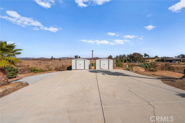 38225 Camino Sierra Road, Temecula CA: https://media.crmls.org/medias/1ea693a5-5588-4616-9277-a8881a0a6a07.jpg