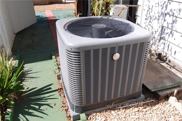 Detail Gallery Image 8 of 12 For 1631 Bella Vista, Hemet,  CA 92543 - 2 Beds | 2 Baths