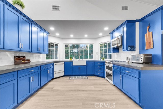 Image 12 of 49 For 2120 Fairview