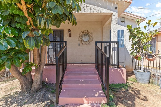 225 S Kern Avenue, Los Angeles CA: https://media.crmls.org/medias/1eab9e3f-b4c3-4b9b-8cbd-7c2e741f253b.jpg