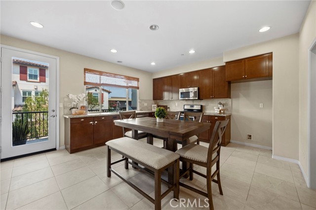 17539 Riverstone Court, Fountain Valley CA: https://media.crmls.org/medias/1eac5ee8-a3b2-43cd-b158-e3fe5f09458c.jpg