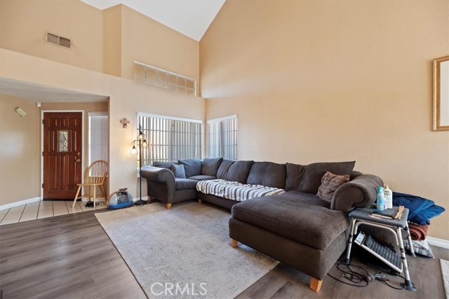 429 Colfax Circle, Corona CA: https://media.crmls.org/medias/1eac8729-f462-4d6a-9b2a-67765a3966f1.jpg