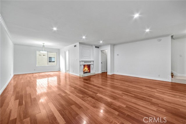 Detail Gallery Image 4 of 29 For 9637 via Rimini #121,  Burbank,  CA 91504 - 3 Beds | 3 Baths