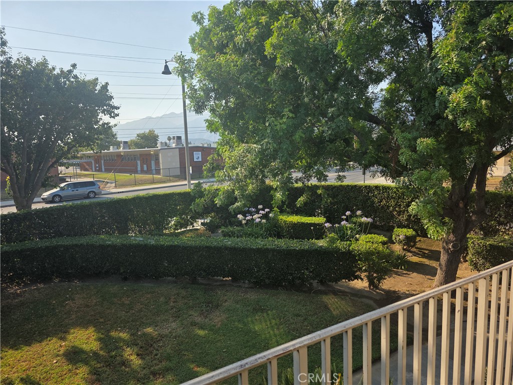 https://media.crmls.org/medias/1eacc5c4-307b-400c-9a80-aa917ca7b80a.jpg?preset=X-Large