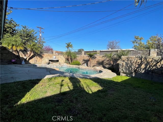 Detail Gallery Image 4 of 4 For 10246 Julius, Downey,  CA 90241 - 4 Beds | 2 Baths