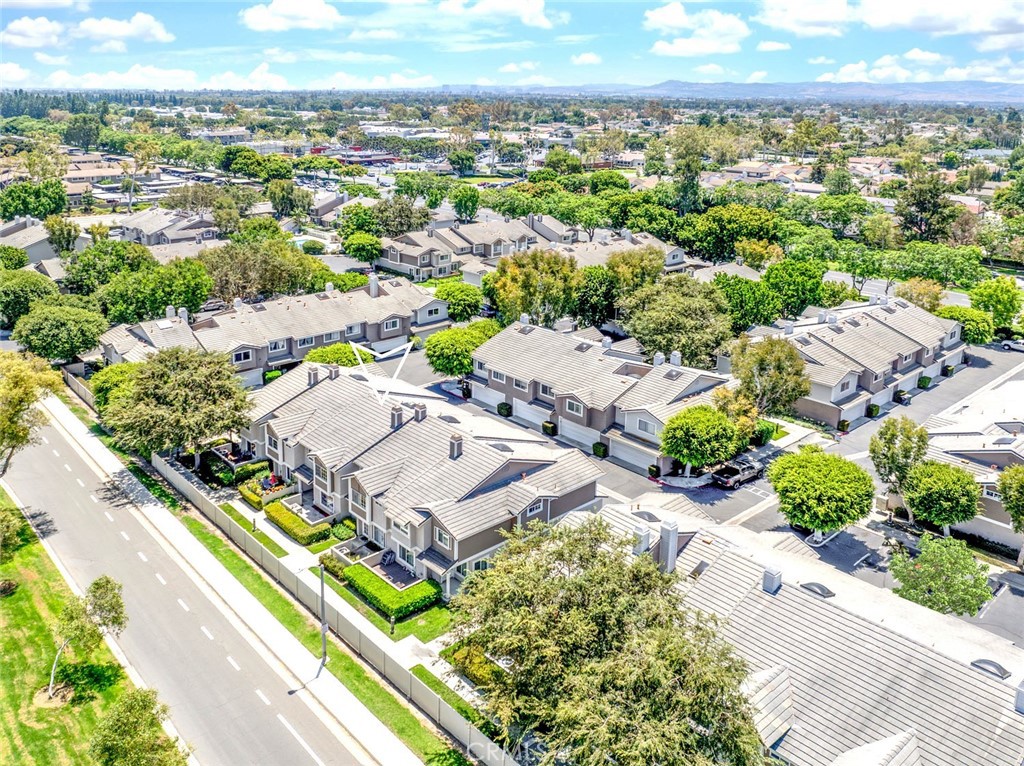 https://media.crmls.org/medias/1ead318f-1320-4b24-8c0e-38b4c096a8e1.jpg?preset=X-Large