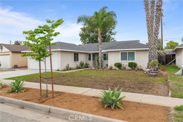 Detail Gallery Image 2 of 23 For 5561 Spa Dr, Huntington Beach,  CA 92647 - 4 Beds | 2 Baths