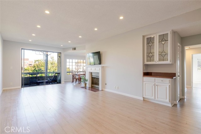 Detail Gallery Image 17 of 36 For 4430 Noble Ave #202,  Sherman Oaks,  CA 91403 - 2 Beds | 2 Baths