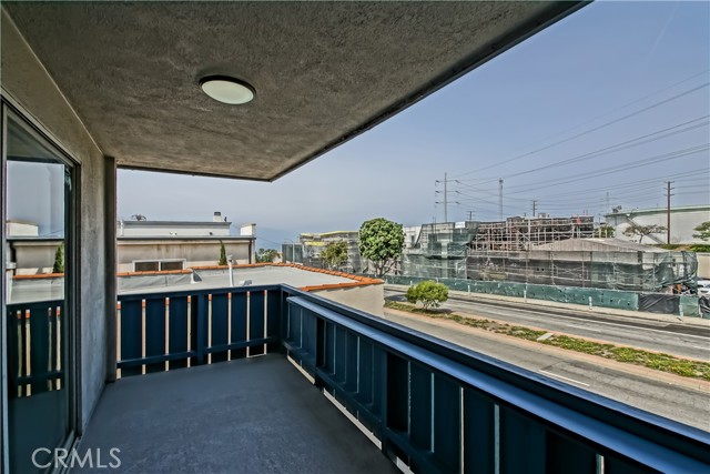 Detail Gallery Image 4 of 19 For 440 Rosecrans Ave #B,  Manhattan Beach,  CA 90266 - 2 Beds | 1 Baths
